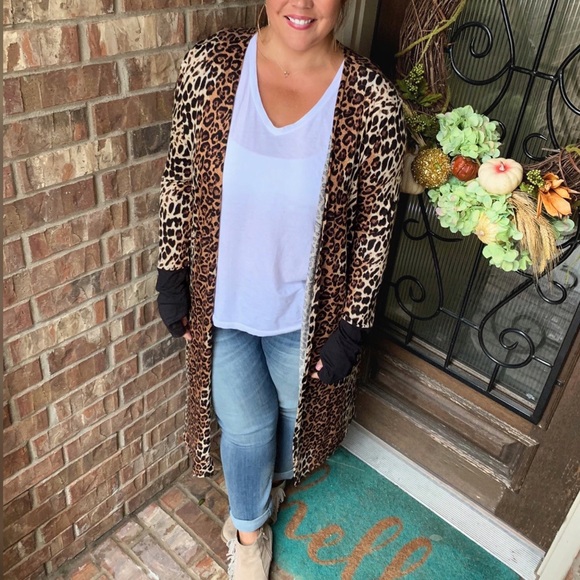 Cheetah Print Cardigan Thumbholes - Picture 2 of 4